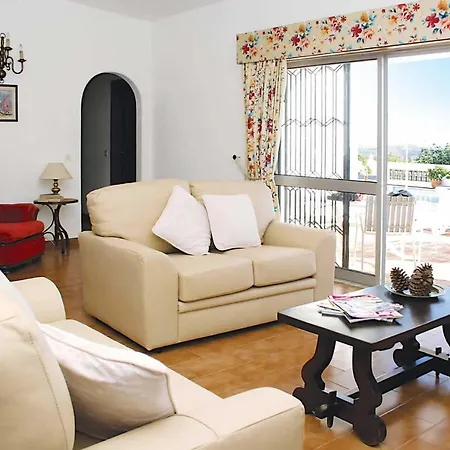 Sleeps 4 Air Con Wifi