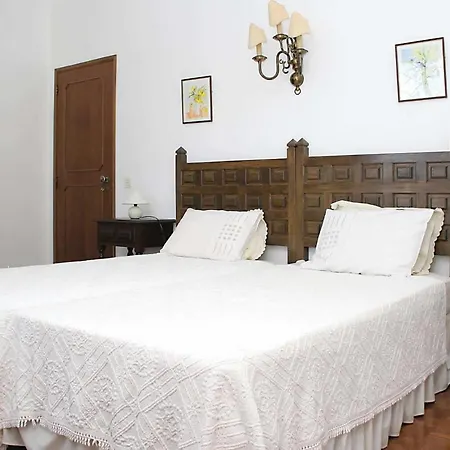 Sleeps 4 Air Con Wifi